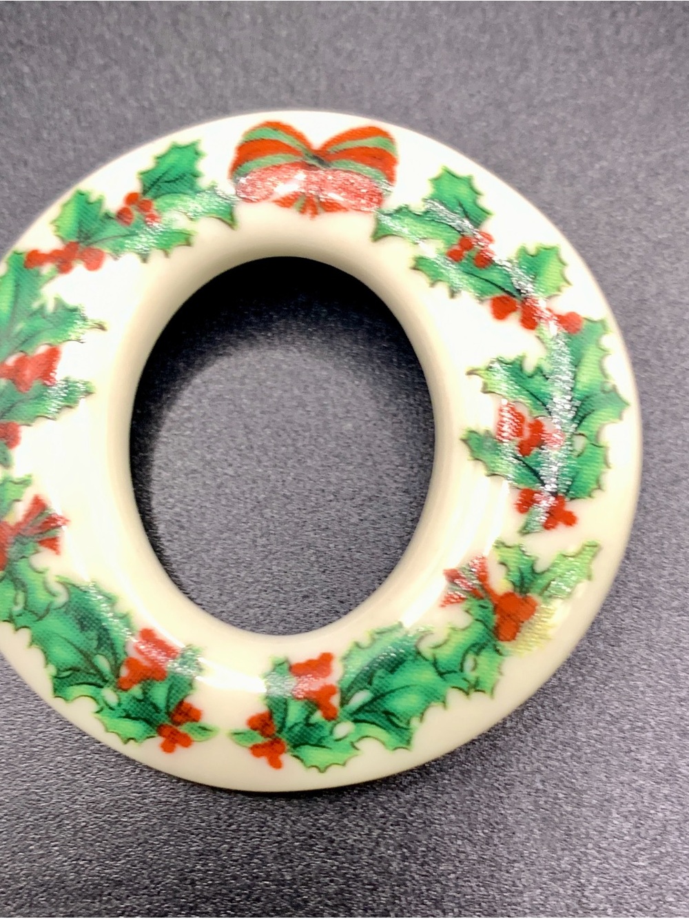 Spode Holiday Wreath Brooch-Pin
